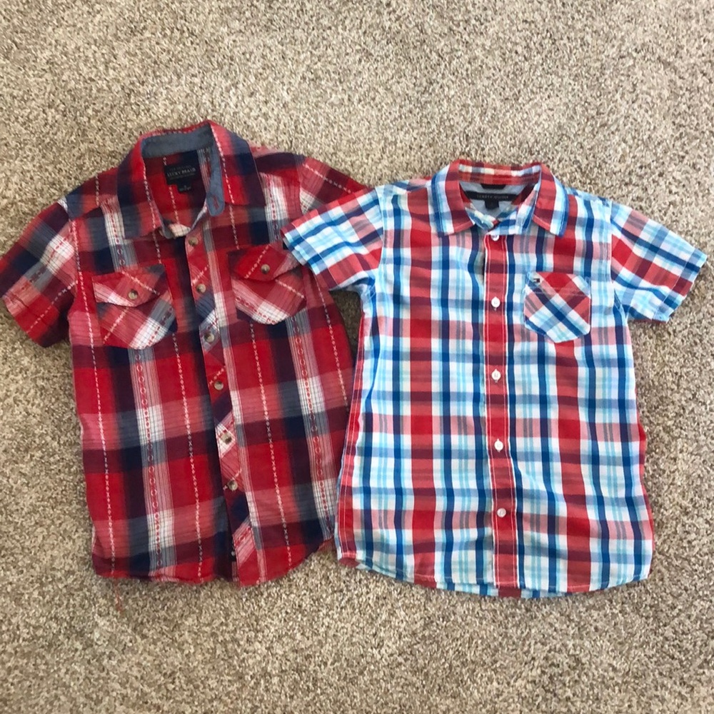 2 boys button up shirts size small/7